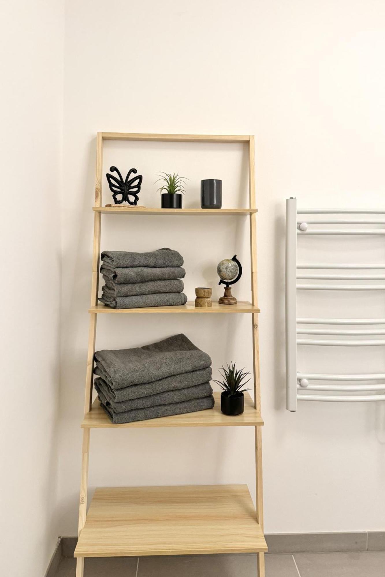 Modernes Studio Beim Domplatz Bécsújhely Kültér fotó
